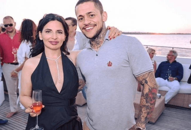 The Cryptoqueen: Ruja Ignatova 2 Ruja Ignatova with her Brother Konstantin Ignatov, Source- Medium